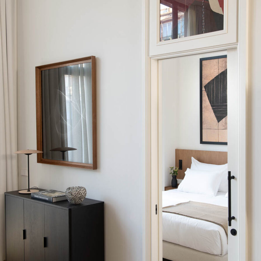 The-Onsider-Paseo-Gracia-Apartment-3-Bedrooms-The-Patio-16-892×892