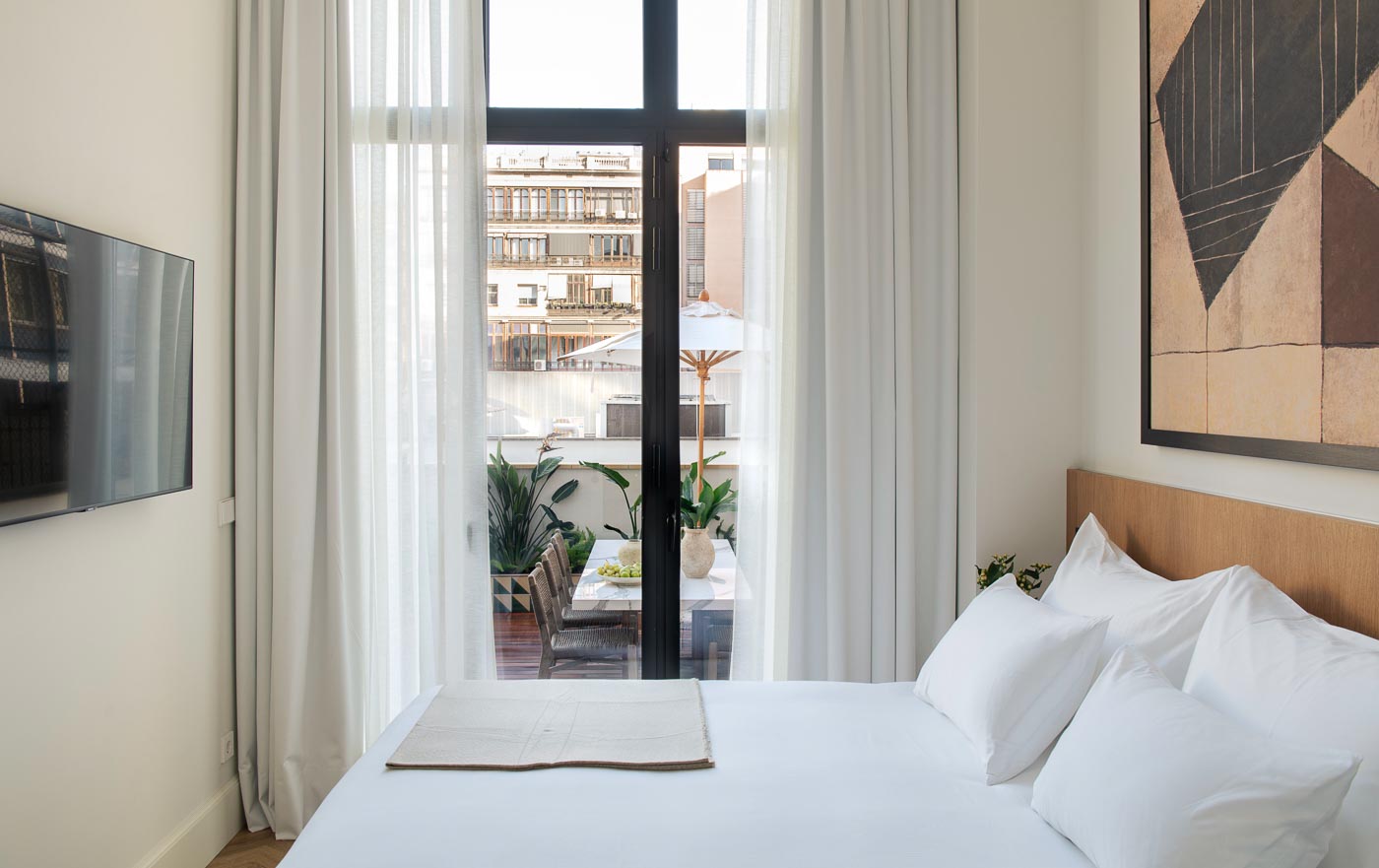 The-Onsider-Paseo-Gracia-Apartment-3-Bedrooms-The-Patio-2