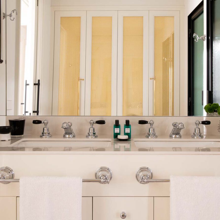 The-Onsider-Paseo-Gracia-Apartment-3-Bedrooms-The-Patio-21-892×892