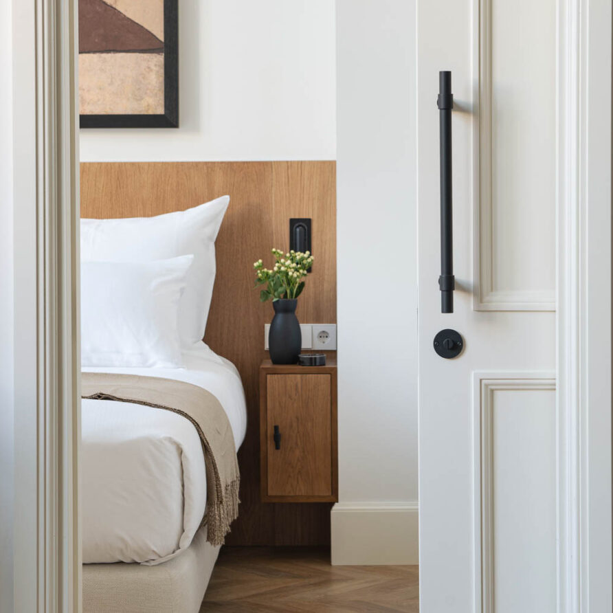 The-Onsider-Paseo-Gracia-Apartment-3-Bedrooms-The-Patio-3-892×892